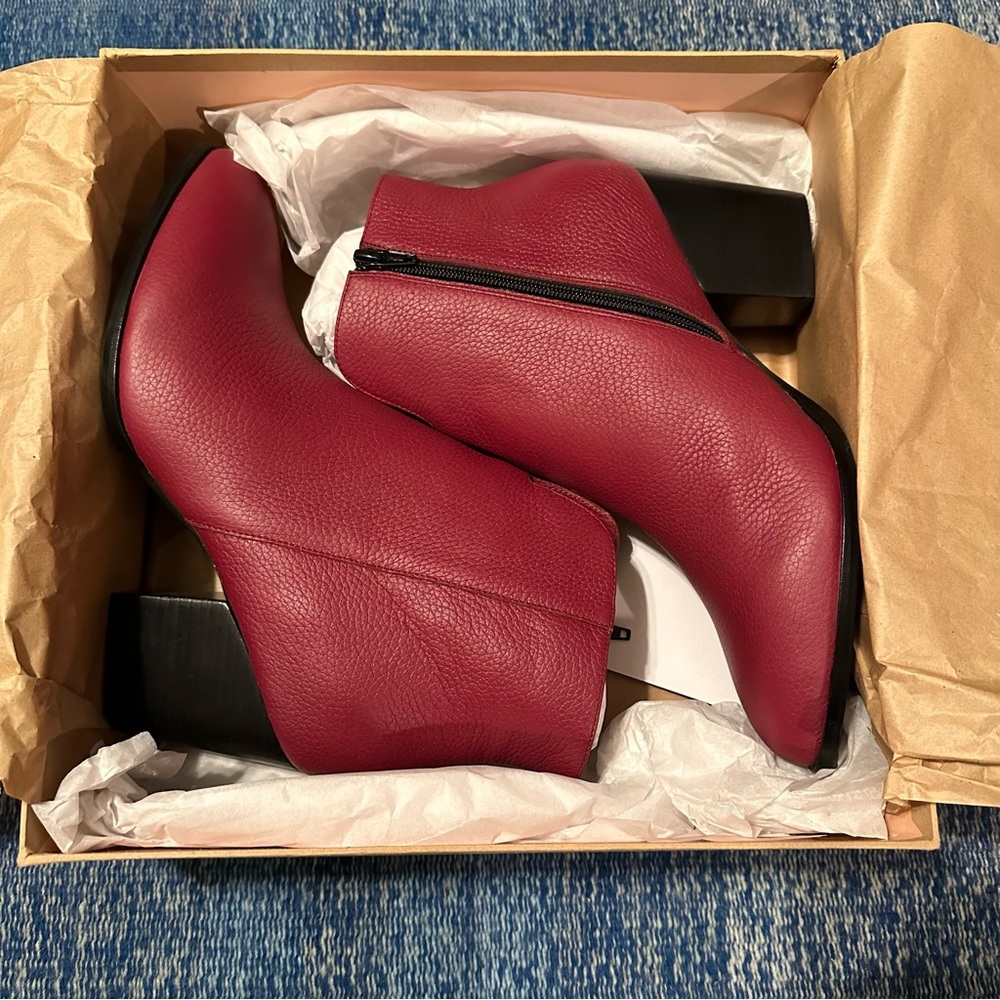 NIB Charlotte Stone Felix Boot Size 11